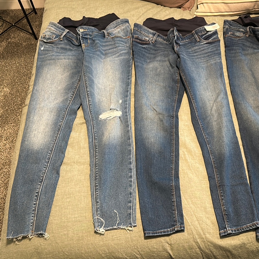 4 pairs of maternity Old Navy Skinny Jeans